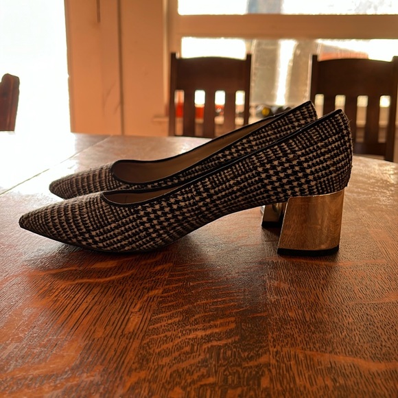 Ann Taylor Houndstooth Silver Metallic Block Heel Pump; Size 8.5 - Picture 2 of 7